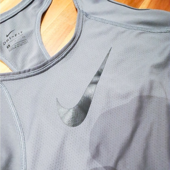 NIKE Dri-Fit Grey Tank top size Small - Picture 4 of 4